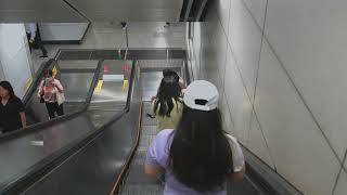 Download lagu Hong Kong, Central MTR Station, 2X escalator mp3