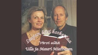 Pilvimuurista valo välähtää