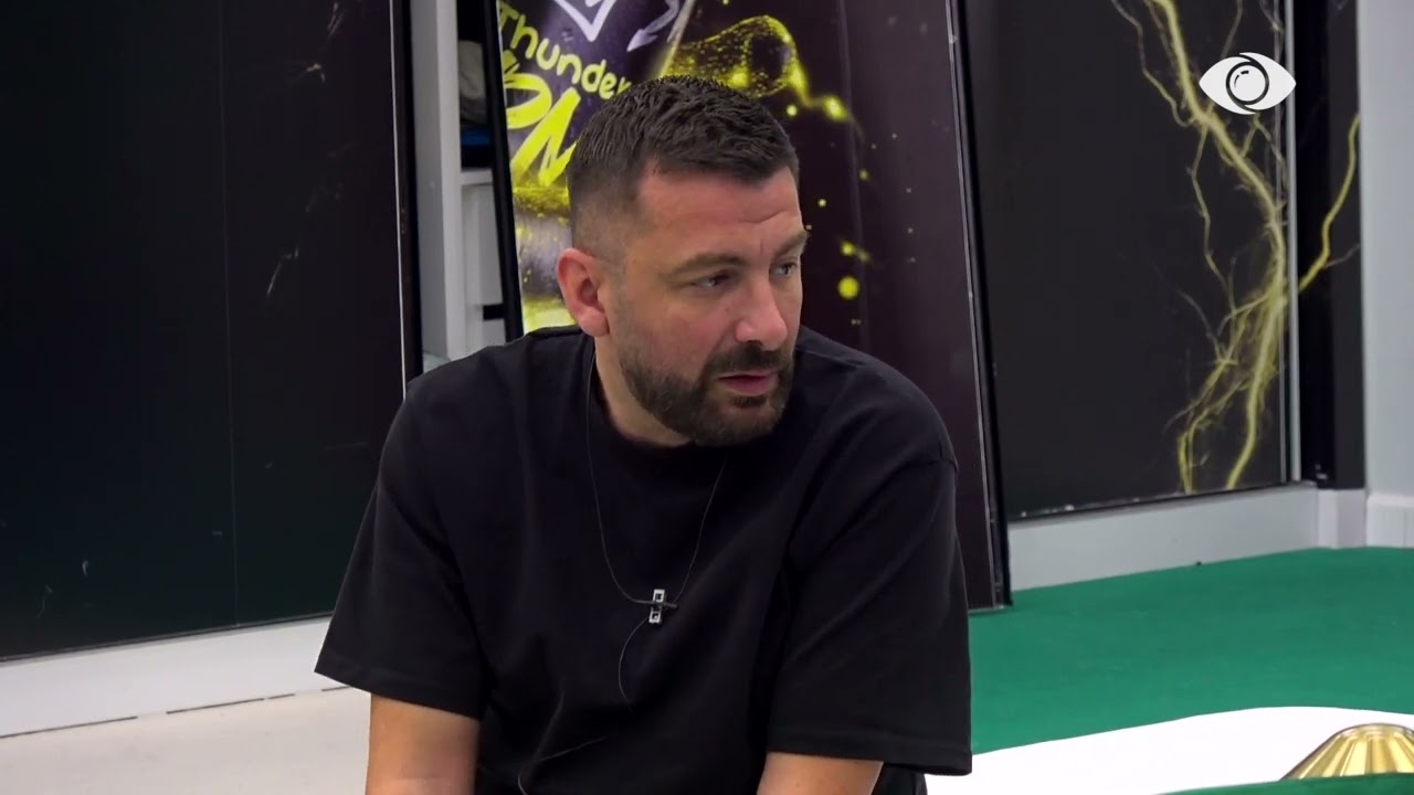 Do luash lojën tënde apo.../ Kelly diskuton me Loredanën