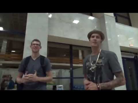 Майка ДАУНС  и Трэвис ПЕТЕРСОН прибыли в Саратов