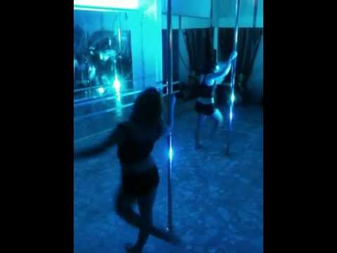 doublette pole dance