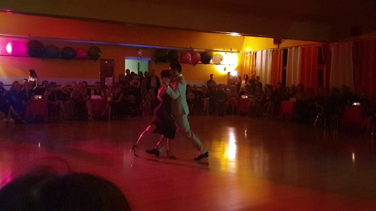 Marco Nodari y Ornella Simonetto "Asi se baila el tango"@Milonga la Cumparsita (FC) 12/10/2019 1-4