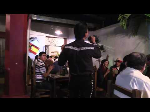 Deja que salga la luna