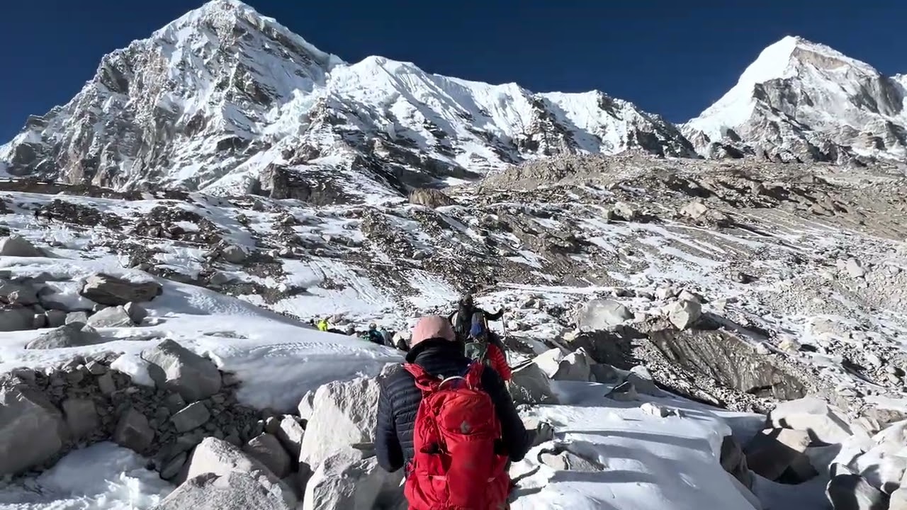 Walking on the Khumbu Glacier (Real Trekker View)
