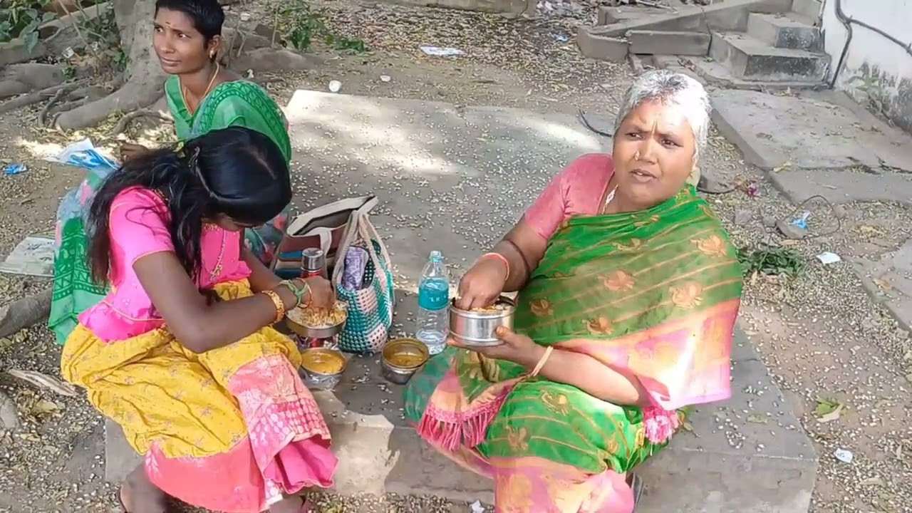 குடியாத்தம் தபால் அலுவலகத்தில் அதிகாலையில் கூடும் பொதுமக்கள்! கைரேகை பொருத்தம் இல்லாததால் ரேஷன் பொருட்கள் பெருவதில் சிரமம்!