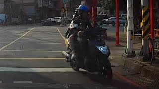 公猴載母猴，壓車這樣壓，準備七天後回家
