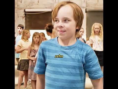 Ein Junge hat die Weltmeisterschaft im Papierfliegerwerfen gewonnen#shorts