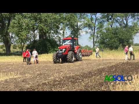 Трактор YTO ELG1754 в роботі