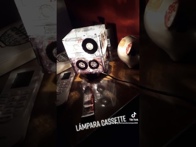 Vídeo relacionado con Finally Home Parche con cierre adherente, diseño de casete de los 80 rojos, parches retro, vintage, parche la vieja escuela