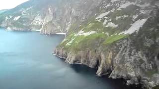 preview picture of video 'Above Slieve League'