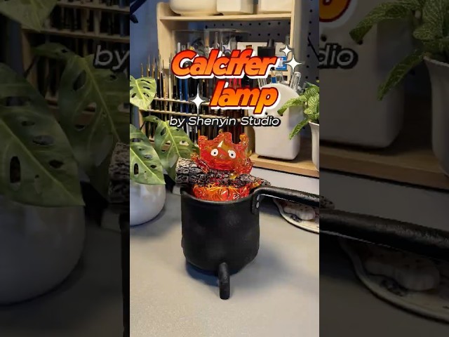 Vídeo relacionado con Studio Ghibli - Castillo en movimiento - Vela LED de Calcifer oscilante, estatua de Benelic