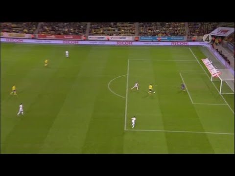 Zlatan mycket nära 1-0 - bränner friläget - TV4 Sport