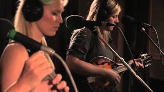 Kelly Clarkson Cover - Princess of China - Coldplay ft Rihanna in the Live Lounge BBC Radio 1