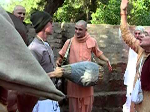 Kirtana under the house of Bhaktisiddhanta Cataka Parvata