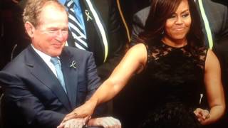 Body Language of George W Bush Falling Head over Heels for Michelle &quot;No Hope&quot; Obama