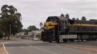 preview picture of video 'Grain Train arrives into Nyah West.  Sat 28/05/11'