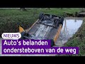 Auto's belanden ondersteboven van de weg, inzittenden in kritieke toestand