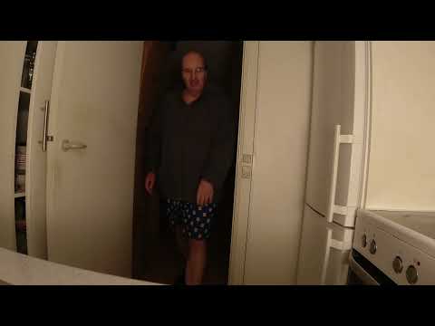 MongoTV_10265 - Del 4 - PAKKER 6 STORE RUGBRØD FRA LIDL NED I FRYSER I SMÅ FRYSEPOSER