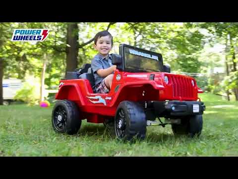 thumbnail video image 2 of Vehículo Montable Fisher-Price Power Wheels 6V Jeep Wrangler, 2 of 5