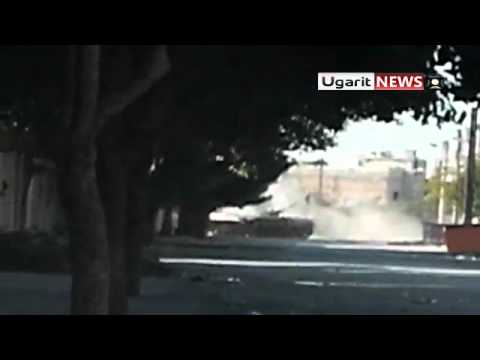 تدمير دبابة تي 72 بعد استهدافها من قبل كتيبة الفاروق في حي بابا عمرو في مدينة حمص