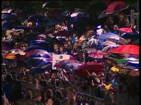 UNO SPETTACOLO INCREDIBILE!!! GLI ALPINI DI TUTTI I COLORI A BERGAMO.mpg