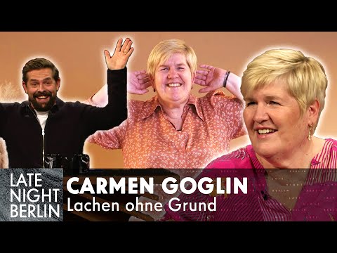 TikTok legend surprises Klaas with laughter yoga | Late Night Berlin