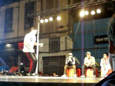 Red Bull BC One Cypher Bs As Argentina 2012 final ( bboy Johny Breaker vs bboy Machi )