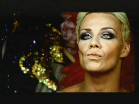 On tebya tseluet - He is kissing you (Ruki Vverh) engsub