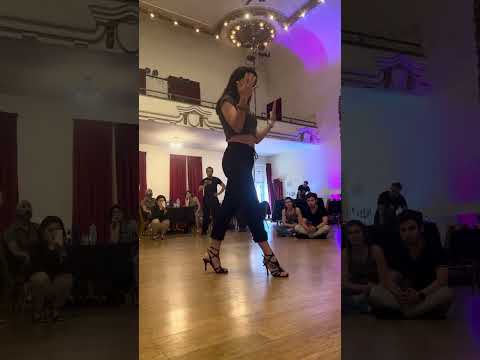 Clarisa Aragón | Argentine tango lesson on body control アルゼンチンタンゴレッスン #clarisayjonathan