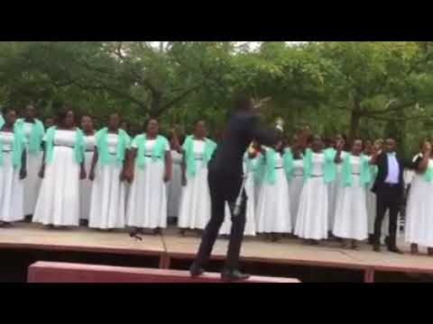 Kwaya ya Mt kizito muendelezo Wa live perfomance 1