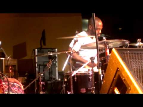 Joey Williams drumme