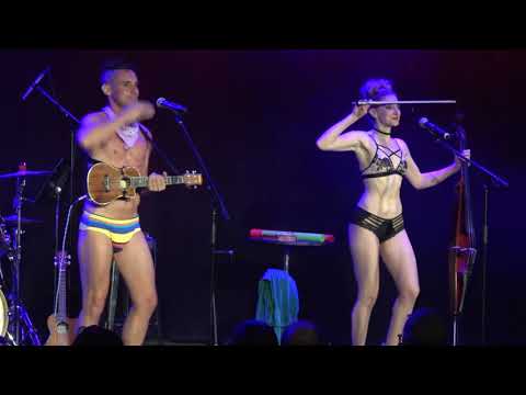 The Skivvies - Stars and Strips (American Medley)