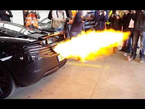 McLaren MP4-12C w/ Akrapovic-Exhaust Shooting Flames