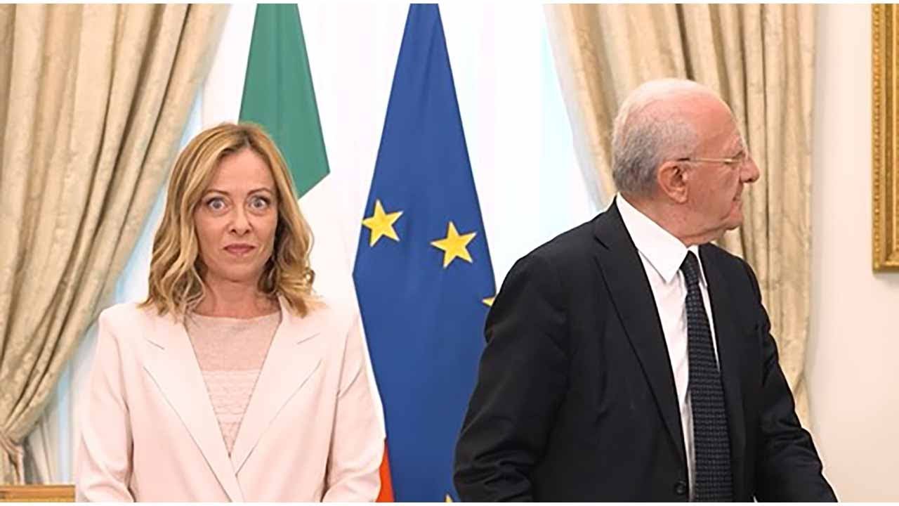 Meloni-De Luca, dal gelo ai sorrisi di circostanza