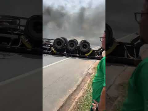 BR 101 interdita: Polícia Rodoviária confirma uma morte após acidente.