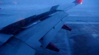 preview picture of video 'Southwest 737-700 Landing in OKC Blizzard!'