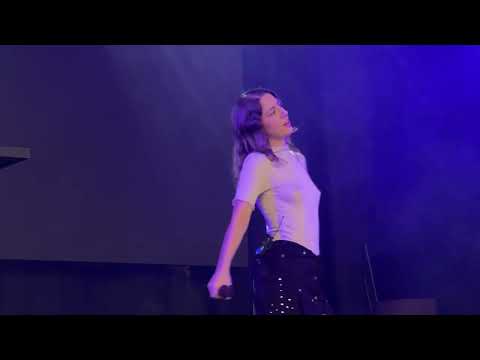 Julieta i Figa Flawas fan oblidar la pluja i fan xalar el Tingladu en la primera nit de concerts