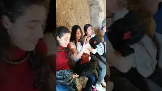 Download lagu ABG Bule Menyanyi Yamko Rambe Yamko mp3