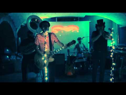 Veeblefetzer & The Manigolds - Guns Of Brixton (Live @ 30 Formiche, Roma)