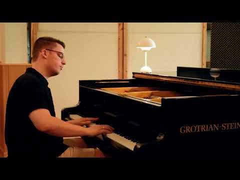 Morunas - Autumn Days (Official Video)