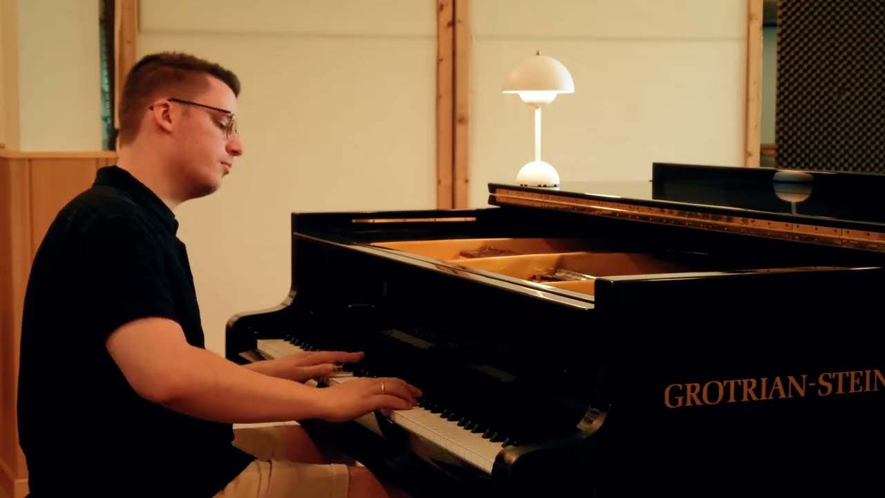 Morunas - Autumn Days (Official Video)