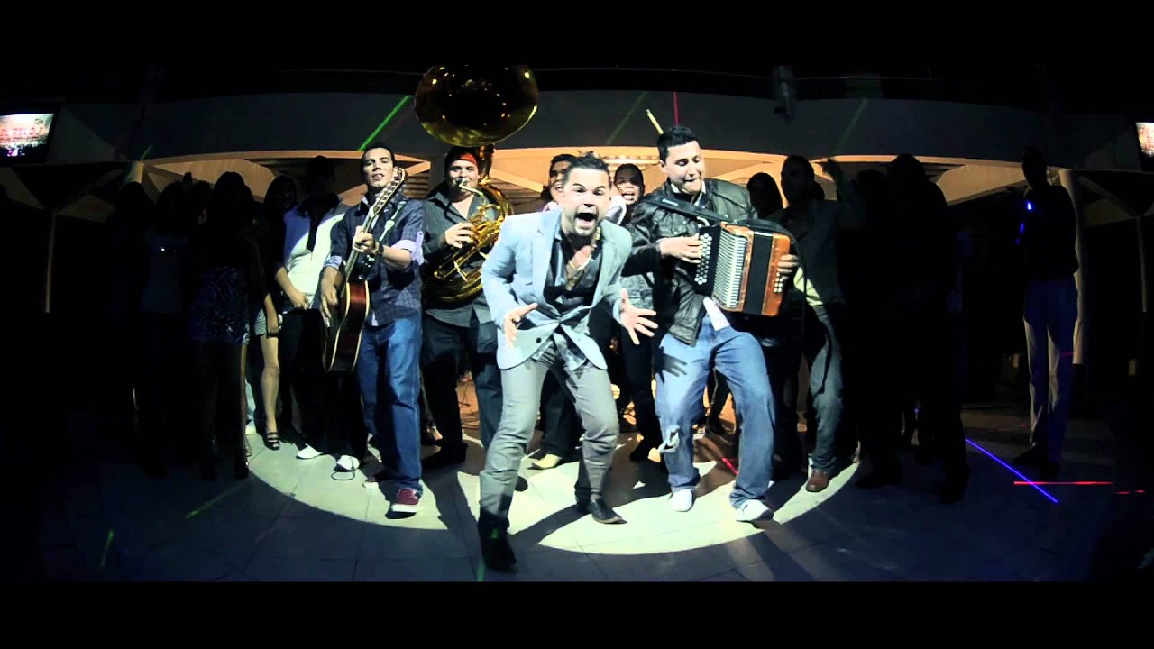 Roberto Junior y su bandeño - LE QUITO LO FRESA - Video oficial