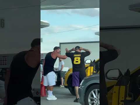 Dorian Popa si Dani Mocanu se intalnesc in benzinarie