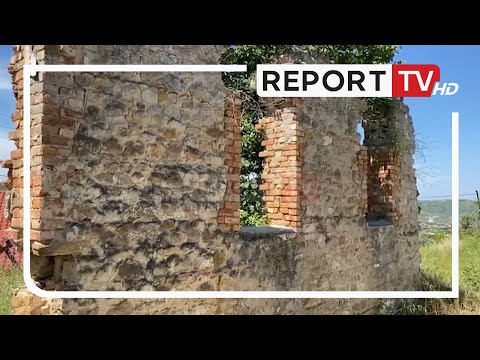 E ndërtuar rreth viteve 1800, rrënohet kisha dhe varret e vjetra të Dukasit në Fier
