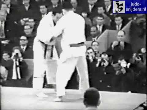 Judo 1961 Paris: Hitoshi Koga (JPN) - Tok Yong (KOR) [open].