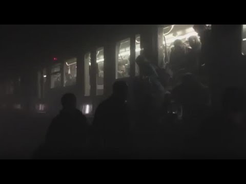 Bombenanschläge Brüssel: Metro-Passagiere fliehen in den Tunnel