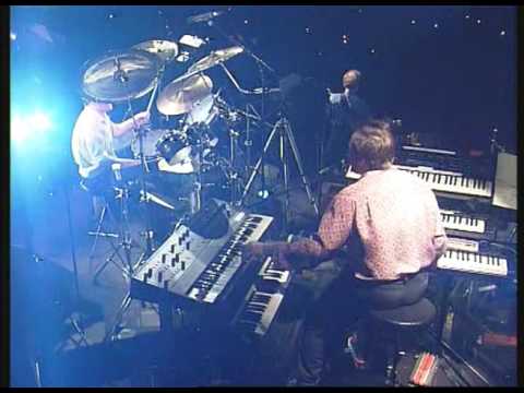 Phil Collins -  In the Air Tonight (live 1990) - Brad Cole and Phil Collins drum cam