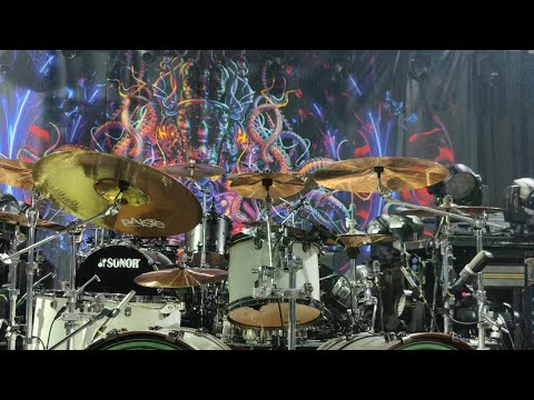Trying out Tomas Haakes kit during the Immutable tour!