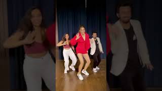 Download lagu Kriti Sanon - Bansuri Dance Video | New Video mp3