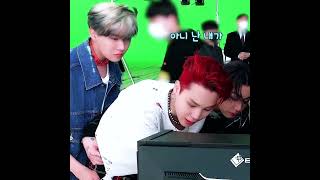 JK really lifted his crop top and caressed jimin&#39;s waist 😭🐰🐥 #jungkook #jimin #jikook #miniejagi